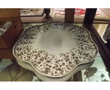 Royal Worcester centre plate decorated with ivy leaves.