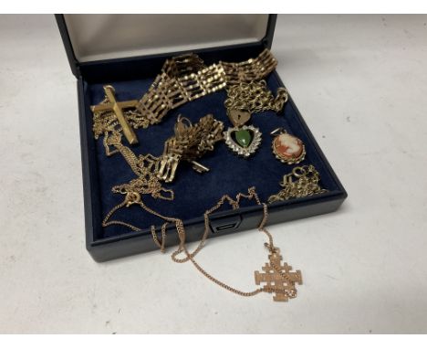 A Vintage silver charm bracelet.