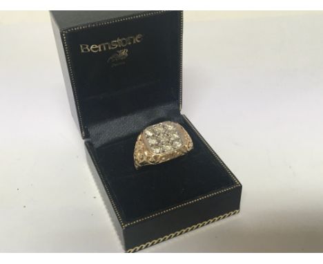 A9carat gold ring set with a pattern of diamonds. Ring Size W. Weight 7.5g