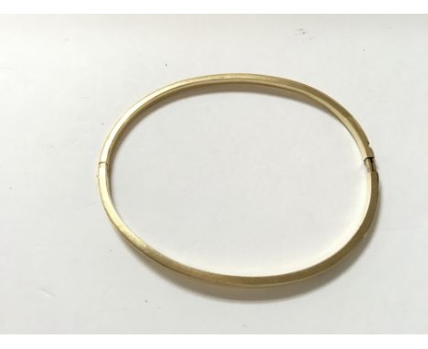14ct gold bangle