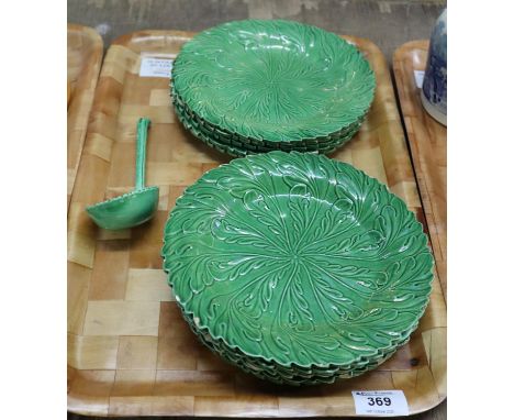 Set of 11 19th Century green leaf moulded cabinet plates, together with a matching ladle. (B.P. 21% + VAT) 