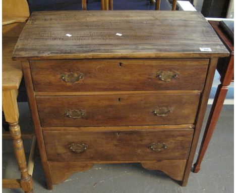 Small stained straight front chest of three drawers on bracket feet.76 x 42 x 78 cm approx. (B.P. 21% + VAT) 