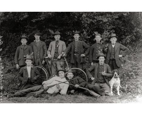   Sander, August: Rural hunting club  Rural hunting club. 1906/printed 1960s. Gelatin silver print. 11,5 x 17,8 cm. Annotated