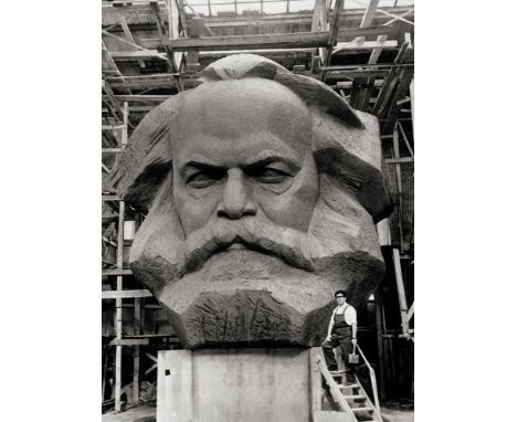   Chaldej, Jewgeni: Unfinished Karl Marx monument in the studio of Lev Kerbel  Unfinished Karl Marx monument in the studio of
