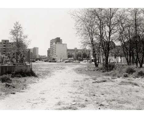   Schmidt, Michael: Berlin 61  "Berlin 61". 1980. Vintage gelatin silver print on Agfa paper. 20,1 x 28,5 cm (23,7 x 30,4 cm)