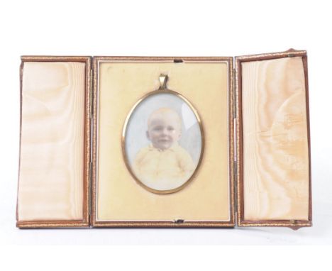 A late 19th/early 20th Century ivory oval portrait miniature
Painted depicting a young infant boy dressed in yellow suit, wit