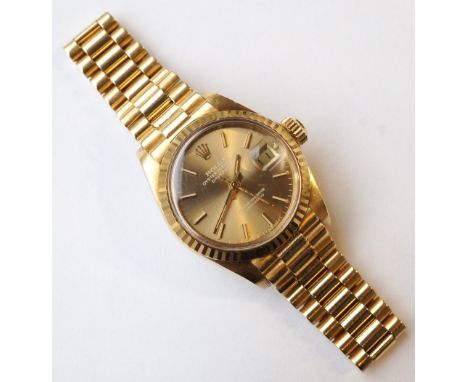 LADIES EIGHTEEN CARAT GOLD CASED ROLEX OYSTER PERPETUAL DATEJUST WRISTWATCH
the gilt dial with baton numerals and date apertu