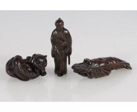Japanese carved hardwood Netsuke of a Crayfish, together with a Japanese Netsuke of a cat with fish and a robed Samurai, max 