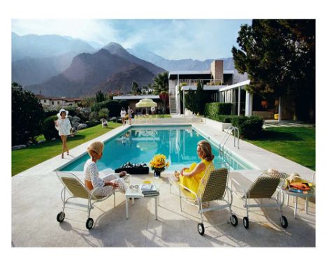 Slim AARONS (1916-2006), D’Après. Poolside Gossip, Janvier 1970. Tirage photographique de type C sur papier photo brillant. N