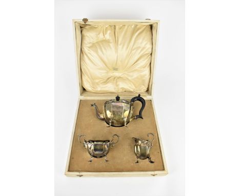 A cased George V silver tea set by Henry Matthews, Birmingham 1914, comprising a small teapot, a twin handled sugar bowl and 