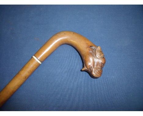 Edwardian walking stick, the handle carved with figure of bulldogs head with inset glass eyes and sprung mounted lower jaw (l