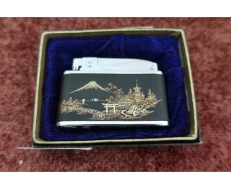 Boxed Prince Muselite lighter Pat No. 2347541-2 with Japanese lacquered detail to the body, in original fitted box 