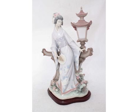 A Lladro 'Mariko' figure of a Japanese Geisha girl, sculpted by Salvador Debon model number 1421G, on shaped, wooden pedestal
