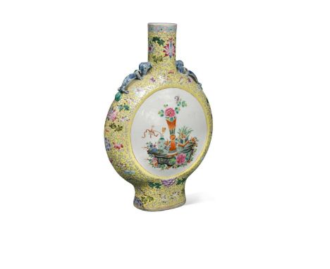 A Chinese yellow ground porcelain moon flask, Qing Dynasty, 19th century, with dragons to the shoulder, the front and reverse