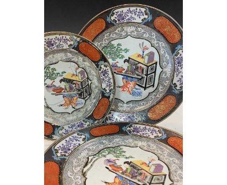 A set of three graduated Chinese export dishes, Qing Dynasty, Qianlong (1736-1795), each painted with a lady playing a gu zhe