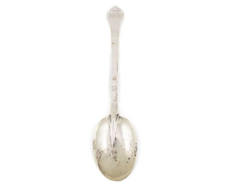 A Charles II silver Trefid spoon,by John King, London 1673,the reverse of the bowl with a raised rat-tail, the reverse of the