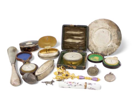 λ A mixed lot,comprising silver items: a late-18th/early-19th century silver-mounted tortoiseshell snuff box, unmarked, circa