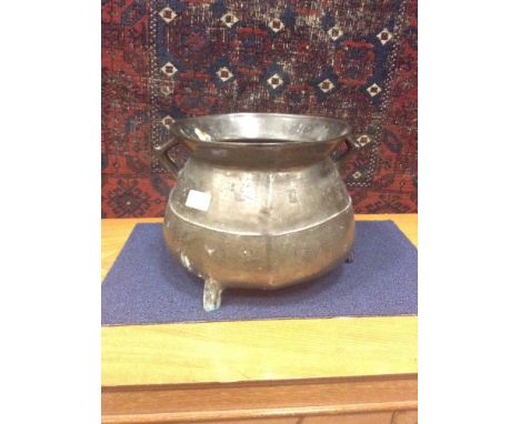 HEAVY EARLY 20TH CENTURY BRONZE CAULDRON TYPE VESSELwith twin lug handles, 21.5cm high, 26cm diameter mouth 