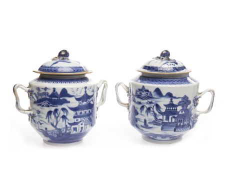 PAIR OF LATE 19TH/EARLY 20TH CENTURY CHINESE BLUE AND WHITE LIDDED JARSthe lids with acorn finials, the jars with twist handl