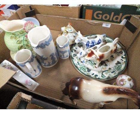 A TRAY OF CERAMICS TO INCLUDE A GOEBEL COW CREAM JUG, WEDGWOOD QUEENSWARE GRADUATED JUGS ETC. 