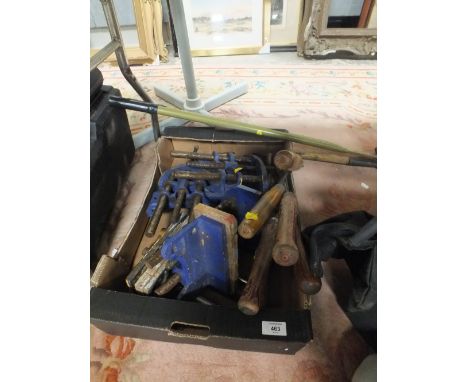 A BOX OF ASSORTED TOOLS & HANDTOOLS