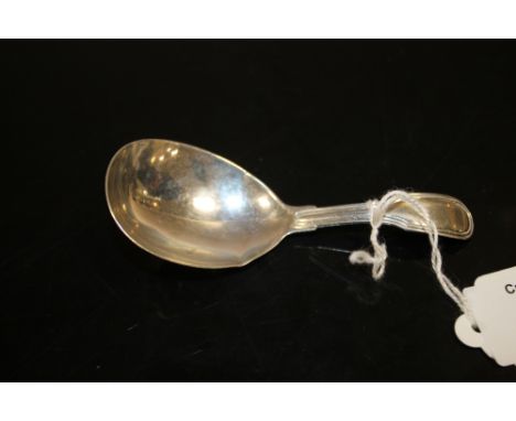 A GEORGE III HALLMARKED SILVER CADDY SPOON - LONDON 1809,  makers mark W.S, L 9.25 cm