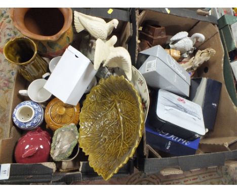 TWO TRAYS OF ASSORTED CERAMICS TO INCLUDE CARLTONWARE CADBURYS MUG, BESWICK STUDIO SCULPTURE ETC