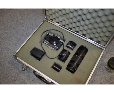 A HARD CASED OLYMPUS OM10 CAMERA WITH ACCESSORIES 
