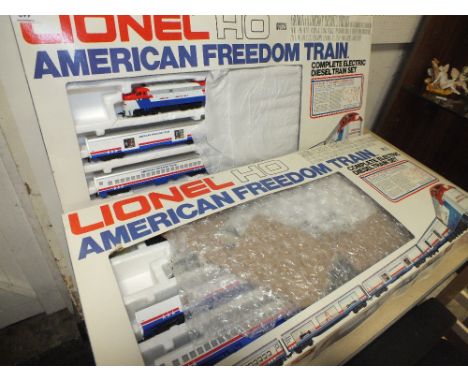 TWO BOXED MODEL RAILWAY LIONEL HO AMERICAN FREEDOM TRAIN COMPLETE ELECTRIC DIESEL TRAIN SETS 
