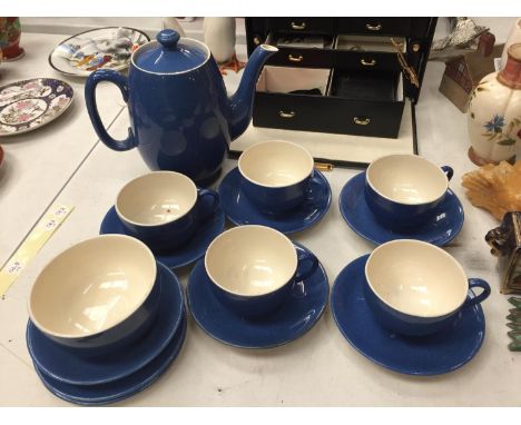 A GLAZED POWDER BLUE MOORCROFT COFFEE SET TO INCLUDE FIVE TEA CUPS, SIX SAUCERS, A COFFEE POT,  SUGAR BOWL AND TWO PLATES 