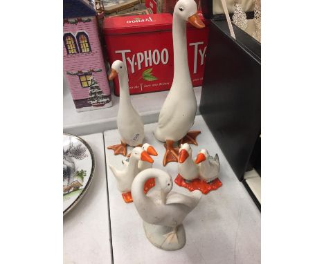 A COLLECTION OF FOUR CERAMIC DUCKS (TWO BESWICK, TWO ROYAL BELVEDERE) TO ALSO  INCLUDE A LLADRO SWAN A/F CRACK AT BASE 