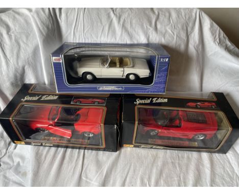 THREE BOXED 1:18 SCALE DIECAST MODEL CARS, TWO MAISTO, ONE ANSON - A FERRARI F60, A MUSTANG MACH III AND A MERCEDES 260 SL 