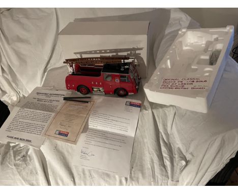 A BOXED ORIGINAL CLASSICS 1:18 SCALE DENNIS F8 FIRE ENGINE BEDFORD CITY OF LEEDS - LIMITED EDITION 397/5000 