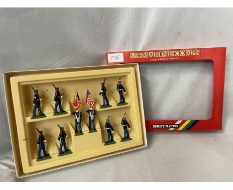 A BOXED BRITAINS US MARINE CORPS TEN PIECE MODEL SOLDIER SET - NUMBER 7303 