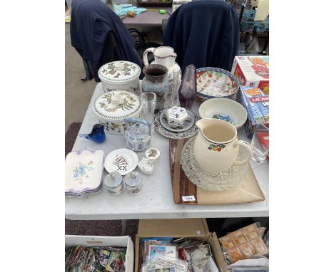 AN ASSORTMENT OF ITEMS TO INCLUDE PORTMERION TUREENS, ROYAL WORCESTER MINITURE LIDDED JARS AND TRINKET BOXES ETC 