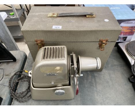 A VINTAGE ALDIS PROJECTOR WITH CARRY CASE 