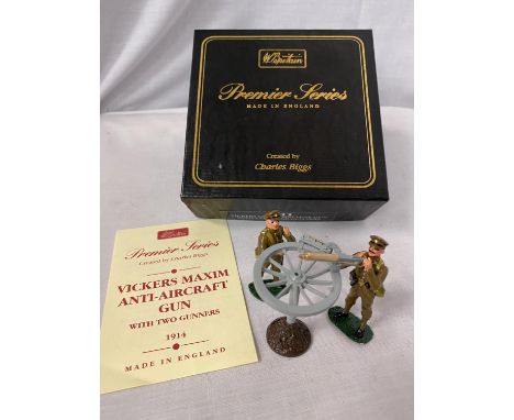 A BOXED BRITAINS VICKERS MAXIM MACHINE GUN AND TWO MACHINE GUNNERS THREE PIECE MODEL SOLDIER SET -  NUMBER 8911 - FROM THE PR