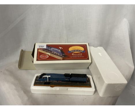 A BOXED BRITAINS MALLARD LIMITED EDITION COLD CAST RESIN MODEL STEAM TRAIN 