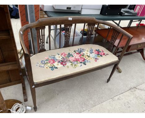 AN EDWARDIAN PARLOUR SETTEE WITH TAPESTRY SEAT 