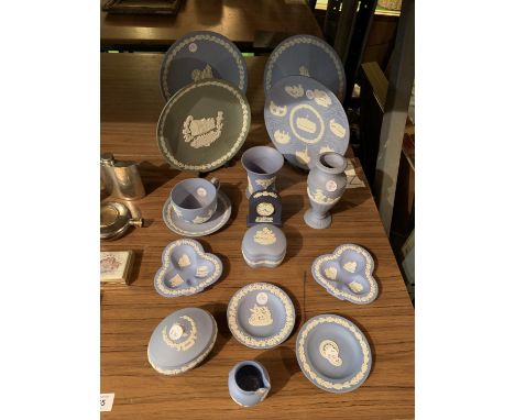 A COLLECTION OF BLUE WEDGWOOD JASPERWARE TO INCLUDE FOUR PLATES, MINATURE CLOCK  ETC 
