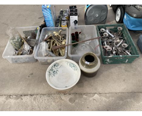 A LARGE ASSORTMENT OF ITEMS TO INCLUDE BRASS DOOR FURNITURE, FLATWARE AND A LARGE CERAMIC BOWL ETC 