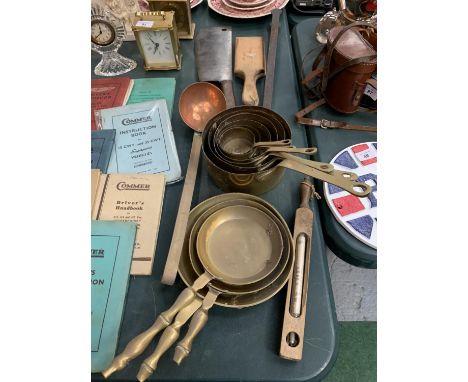 VINTAGE COPPER KITCHEN PANS, A LADLE, BUTTER PAT AND TONGES 