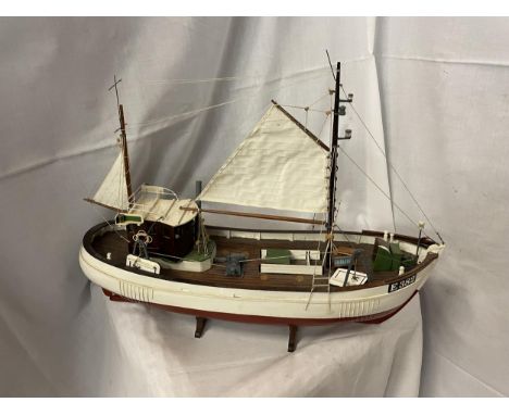 A MODEL BOAT - A BILLINGS MODELS FISHING BOAT "MARY-ANN" BELIEVED 1:33 SCALE. APPROX DIMENSIONS - LENGTH 55 CM, HEIGHT 43 CM,