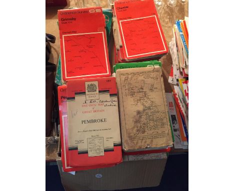 A VERY LARGE QUANTITY OF VINTAGE ORDNANCE SURVEY MAPS TO INCLUDE STOKE ON TRENT, SCARBOROUGH, LONDON ETC 
