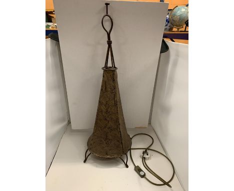A NORTH AFRICAN EMBOSSED, DECORATIVE DESIGN, PYRAMID/CONICAL LAMP WITH METAL FRAME, HEIGHT APPROX 70CM, BELIEVED IN WORKING O