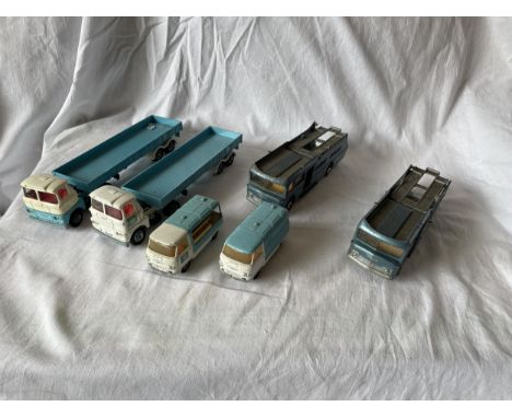 SIX UNBOXED CORGI VEHICLES - TWO COMMER VANS, TWO WAGONS WITH ARTICULATED TRAILERS AND TWO ECURIE ECOSSE RACING CAR TRANSPORT