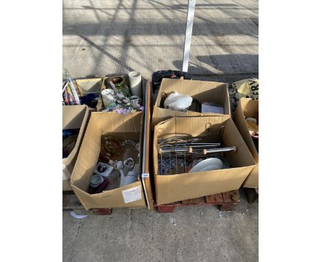 AN ASSORTMENT OF HOUSEHOLD CLEARANCE ITEMS TO INCLUDE CERAMIC VASES, GLASS WARE AND TELEPHONES ETC 