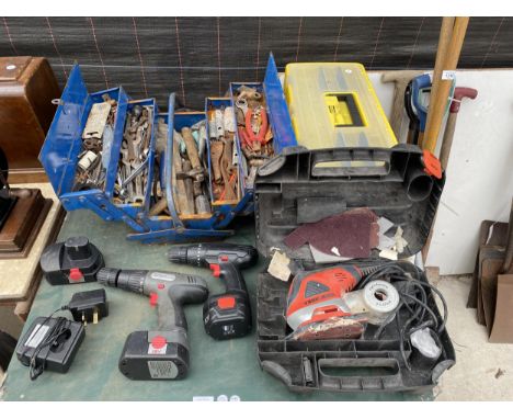 AN ASSORTMENT OF TOOLS TO INCLUDE A BLACK AND DECKER SANDER, TWO BATTERY DRILLS AND FURTHER HAND TOOLS ETC 