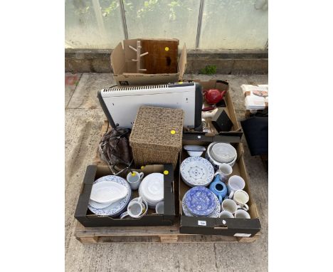AN ASSORTMENT OF HOUSEHOLD CLEARANCE ITEMS TO INCLUDE CERAMIC PALETS AND TEAPOTS AND WOODEN CHOPPING BOARDS ETC 