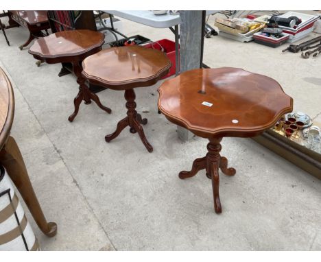 THREE ITALIAN STYLE TRIPOD TABLES, 21" DIAMETER 